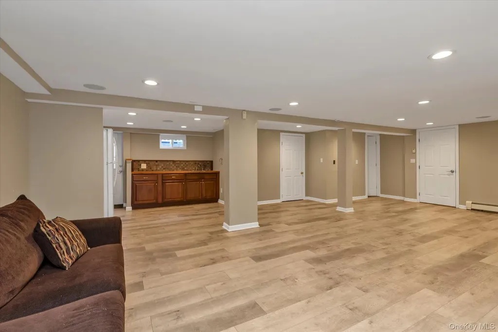 689 Pleasant Avenue Westbury NY 11590