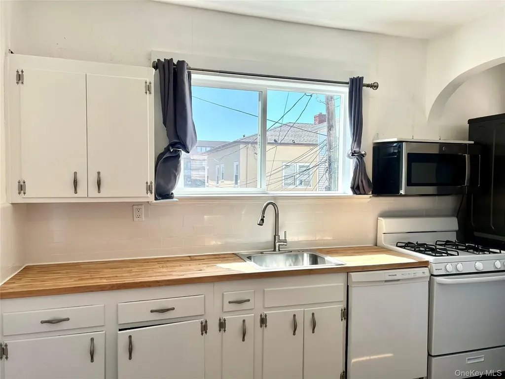 105 Mitchell Avenue Long Beach NY 11561