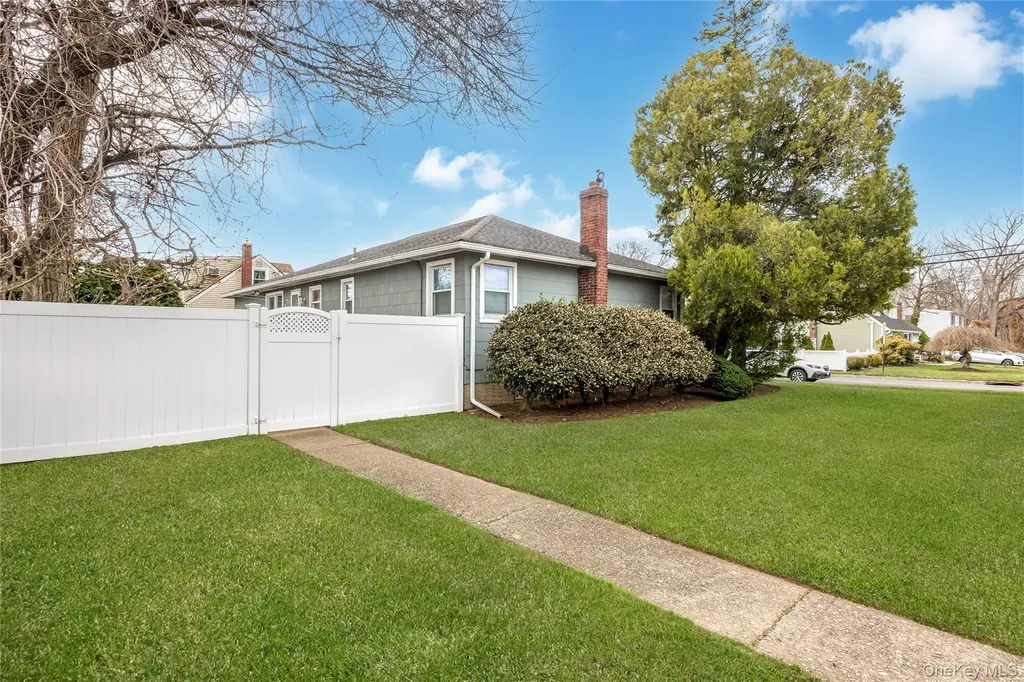 35 W Chestnut Street Farmingdale NY 11735