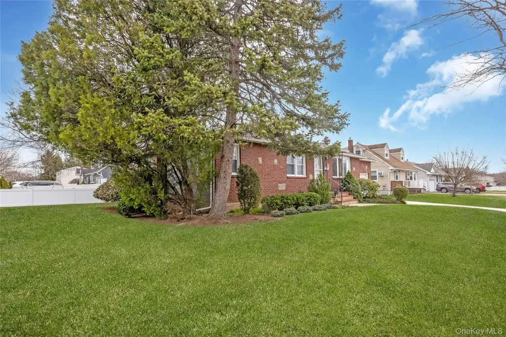 35 W Chestnut Street Farmingdale NY 11735