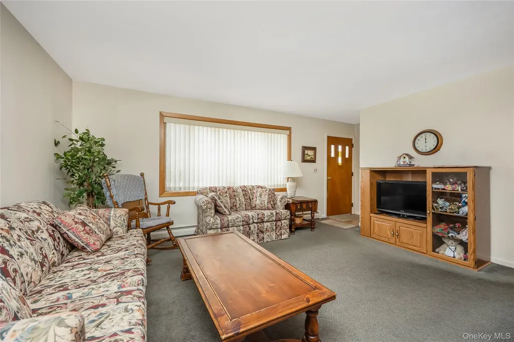 35 W Chestnut Street Farmingdale NY 11735