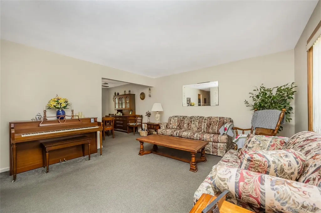 35 W Chestnut Street Farmingdale NY 11735