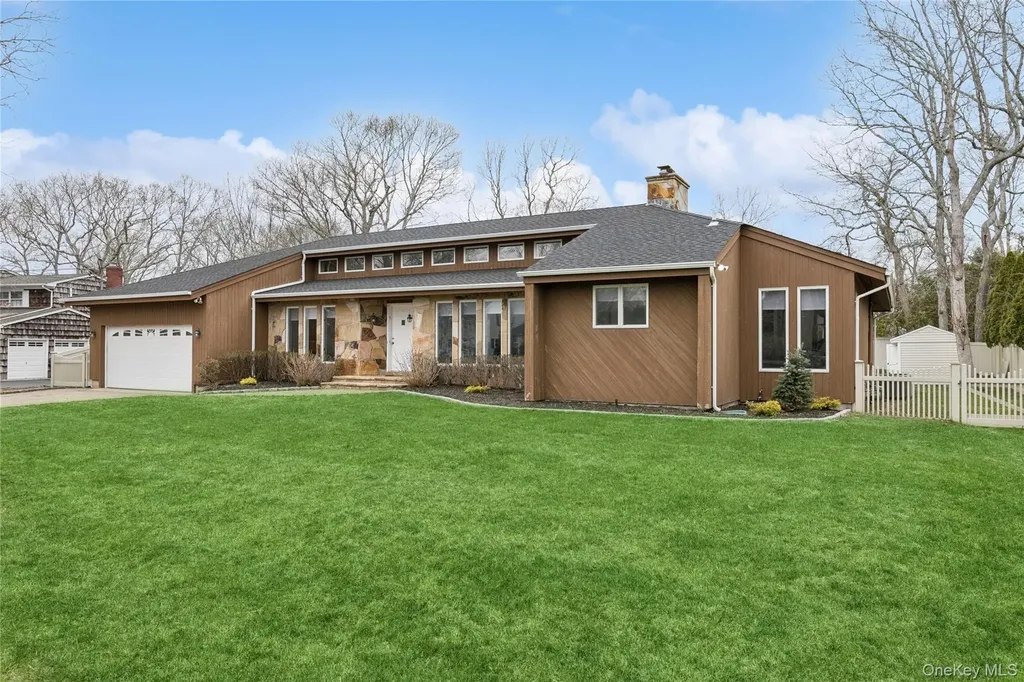 3 Harbor Road Hampton Bays NY 11946