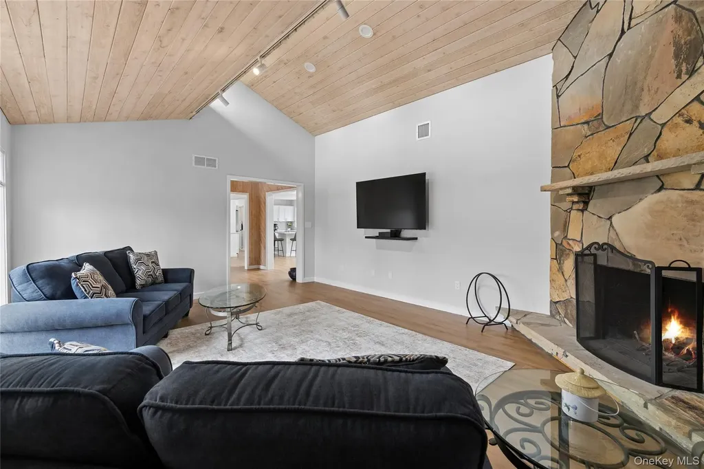 3 Harbor Road Hampton Bays NY 11946