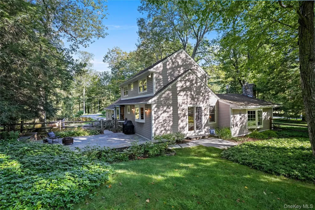 12 N Lake Circle South Salem NY 10590