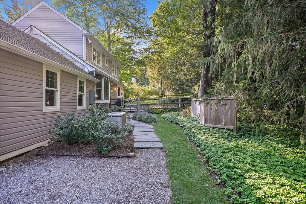 12 N Lake Circle South Salem NY 10590