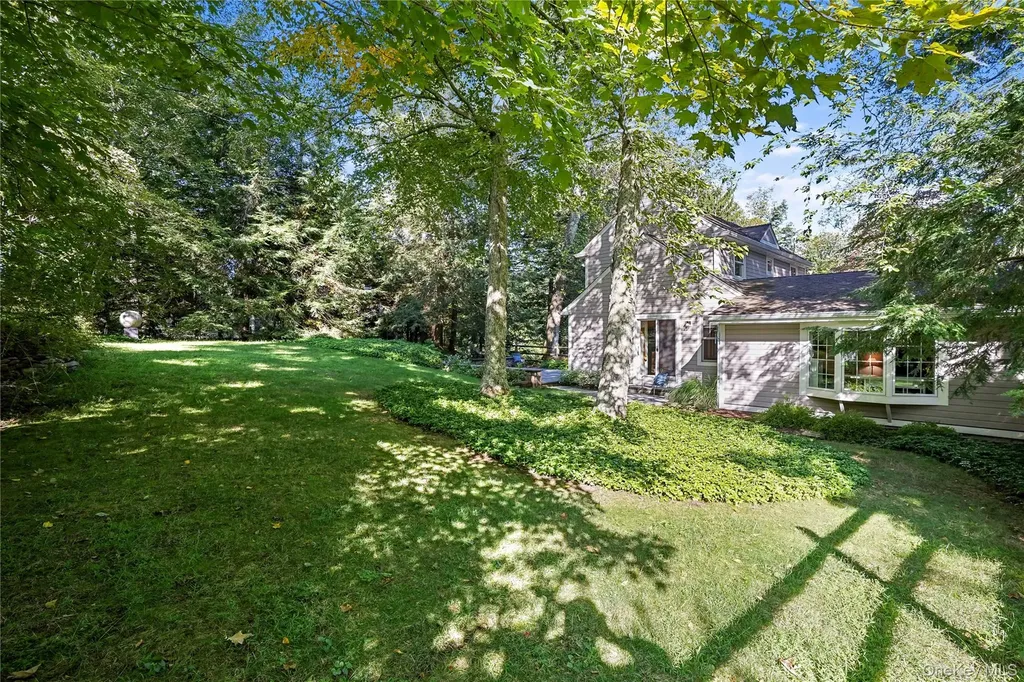 12 N Lake Circle South Salem NY 10590