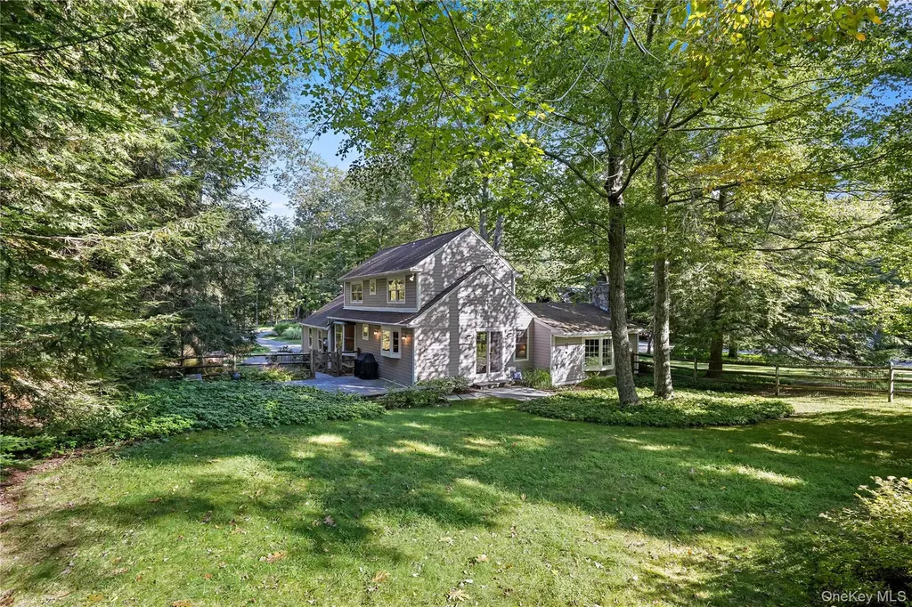 12 N Lake Circle South Salem NY 10590