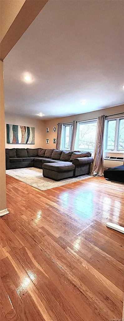54 Lawrence Drive White Plains NY 10603