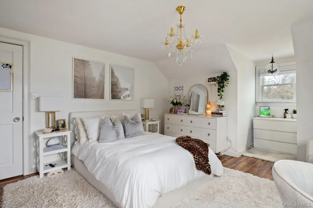 5 Orchard Road S East Patchogue NY 11772