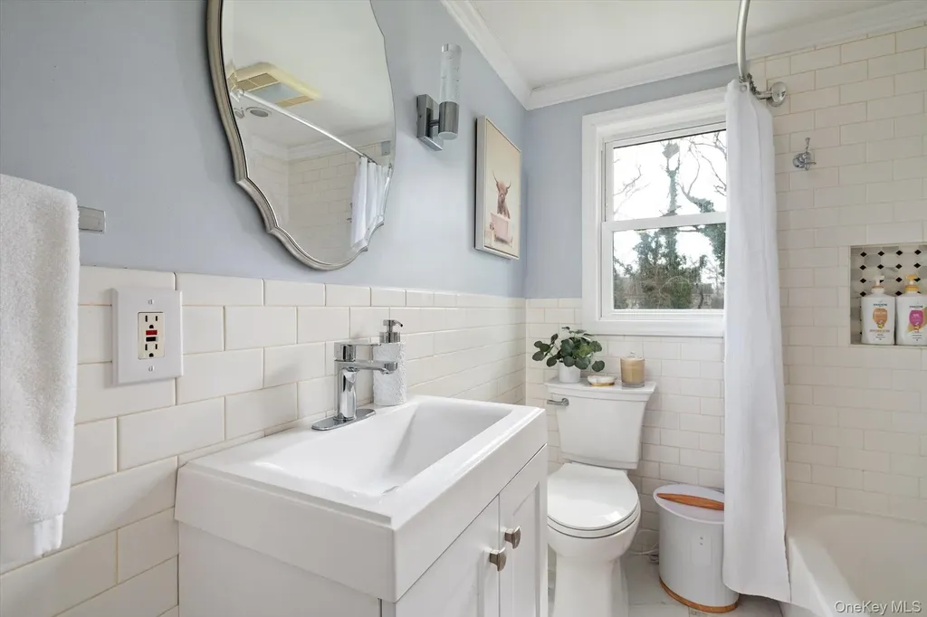 5 Orchard Road S East Patchogue NY 11772