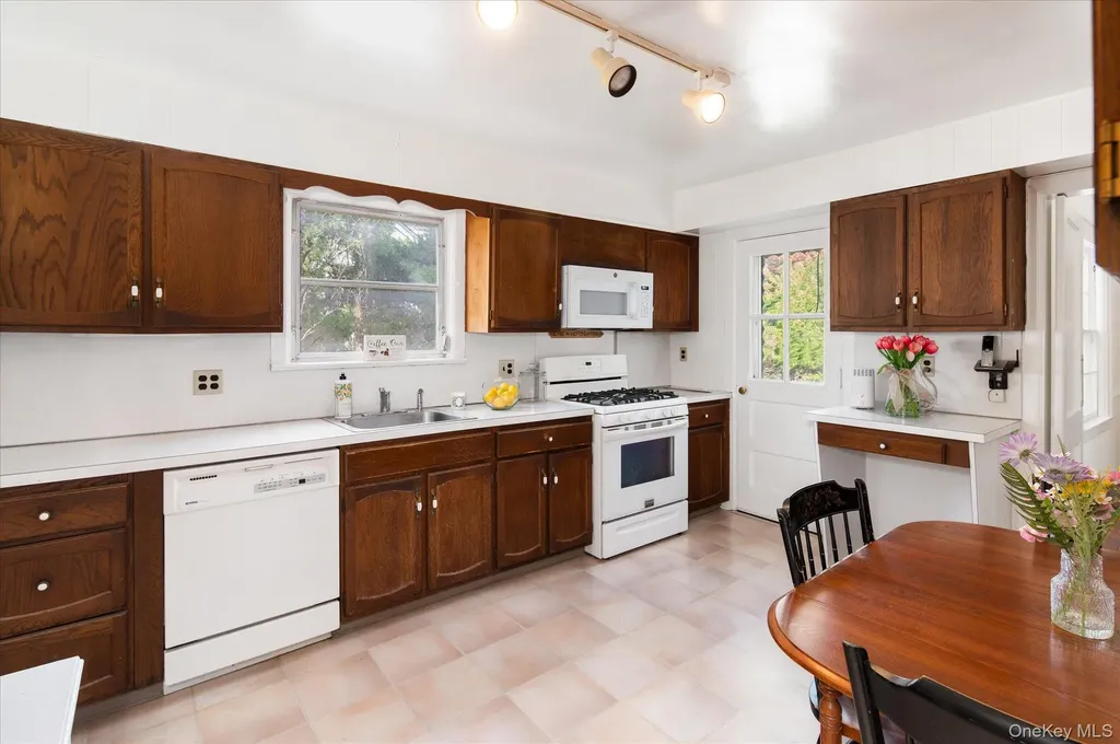 6 Helena Avenue White Plains NY 10605