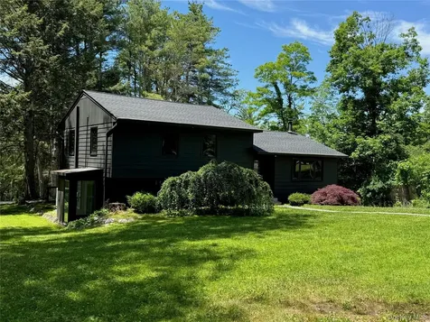 361 Allen Road Salt Point NY 12578