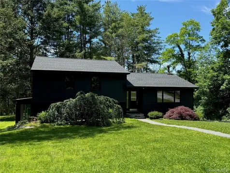 361 Allen Road Salt Point NY 12578
