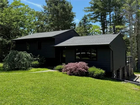 361 Allen Road Salt Point NY 12578