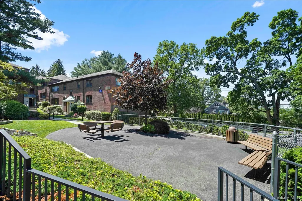 79 Beacon Hill Drive Dobbs Ferry NY 10522