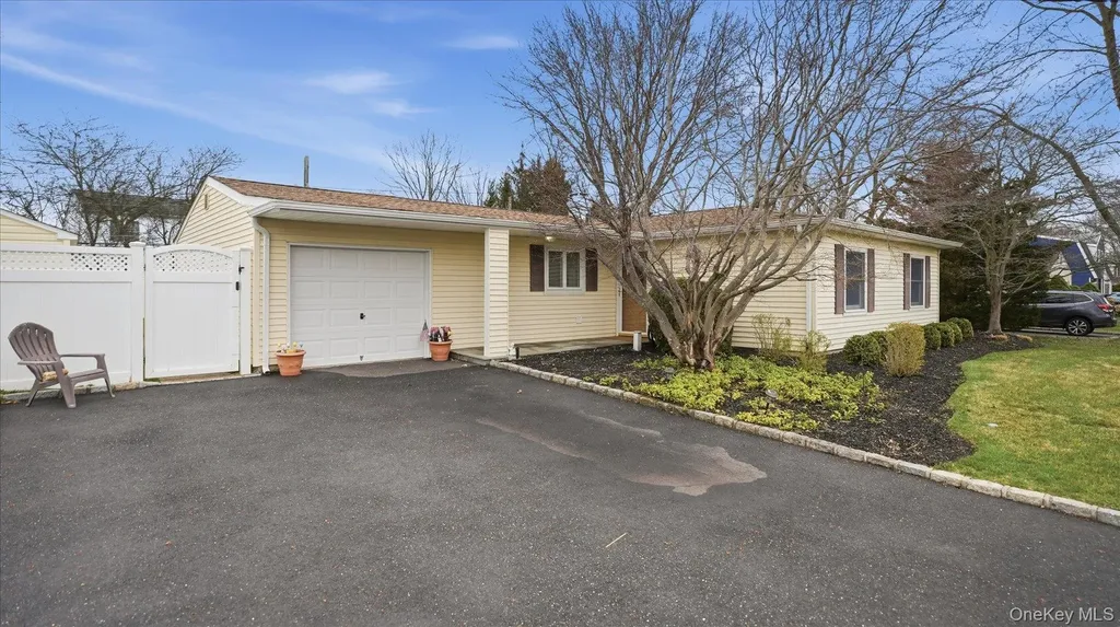 19 All Points Terrace Holbrook NY 11741