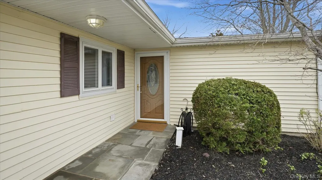 19 All Points Terrace Holbrook NY 11741