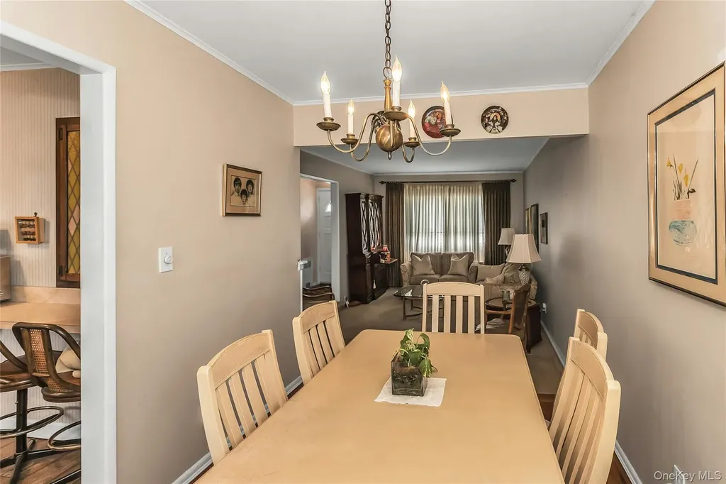 80 Knickerbocker Road N Plainview NY 11803