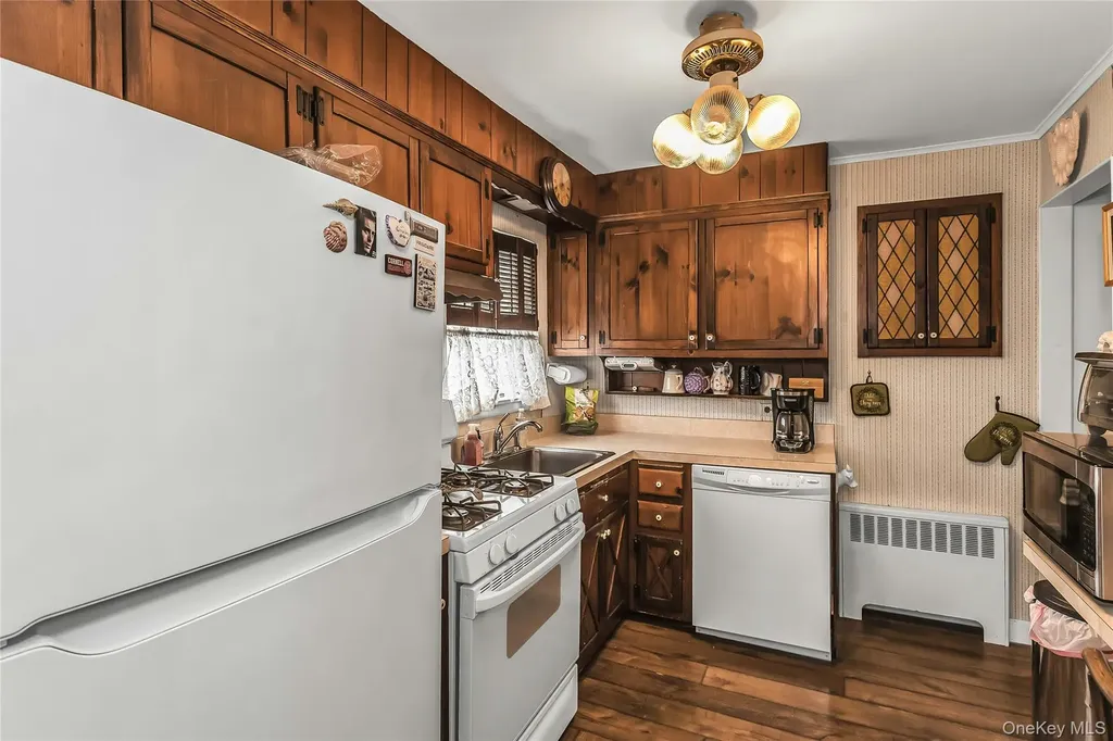 80 Knickerbocker Road N Plainview NY 11803