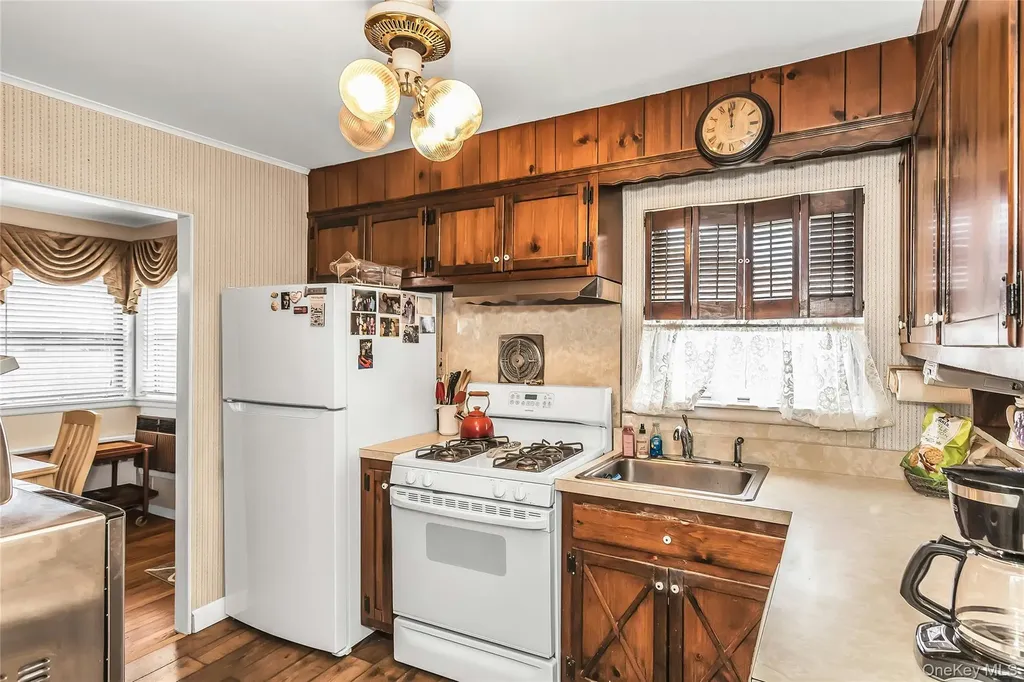 80 Knickerbocker Road N Plainview NY 11803