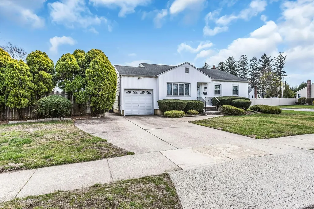 80 Knickerbocker Road N Plainview NY 11803