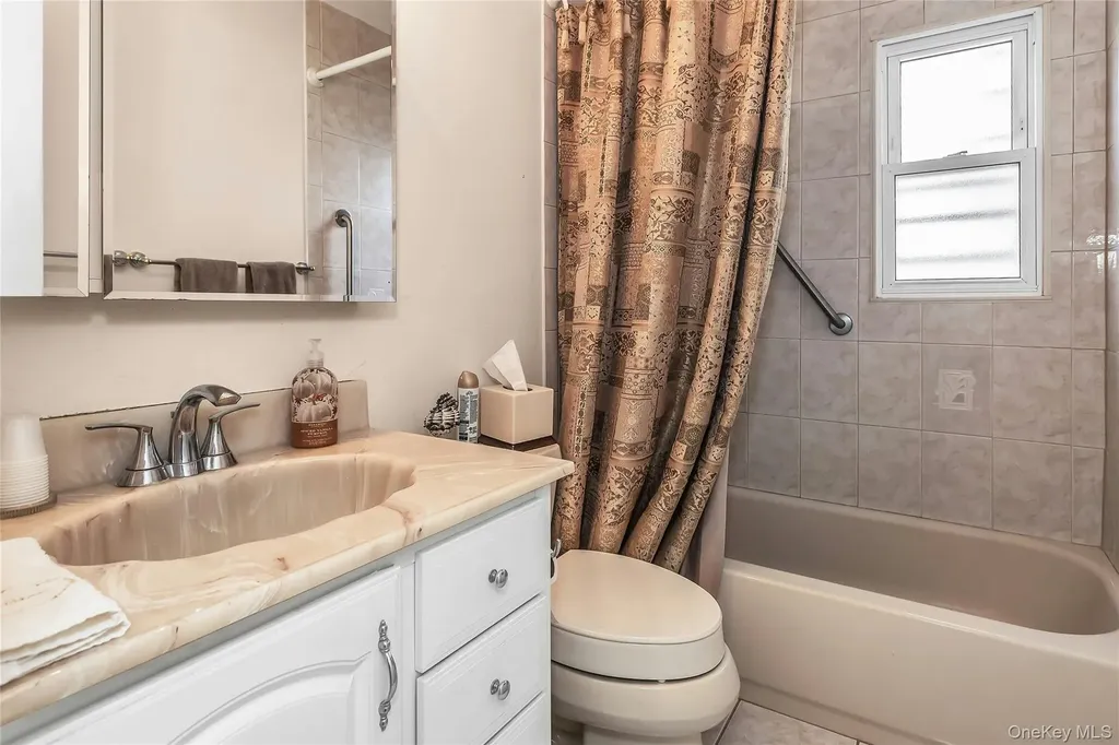 80 Knickerbocker Road N Plainview NY 11803
