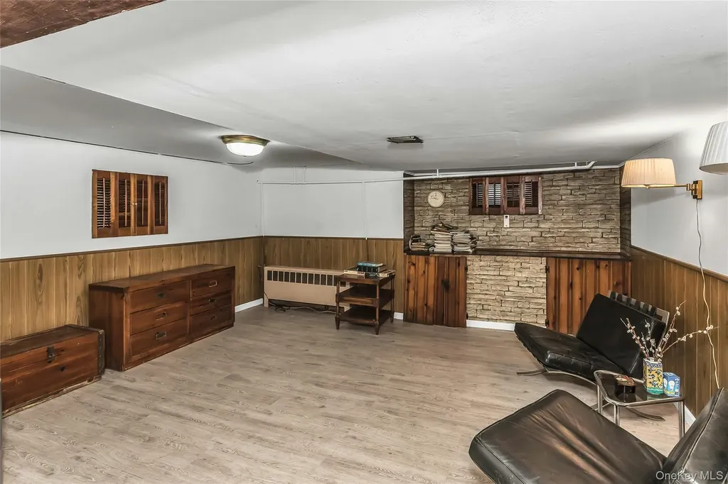 80 Knickerbocker Road N Plainview NY 11803