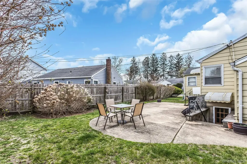 80 Knickerbocker Road N Plainview NY 11803