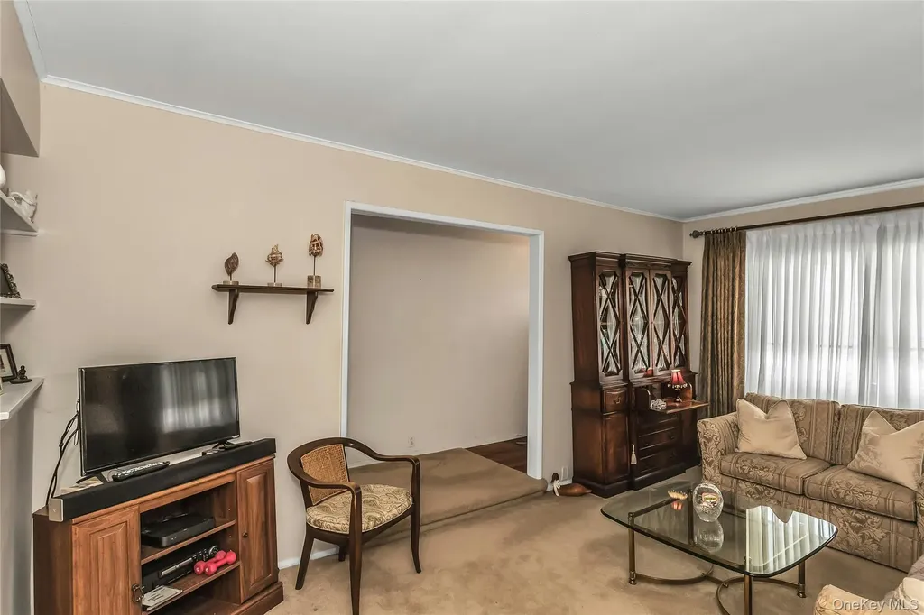 80 Knickerbocker Road N Plainview NY 11803