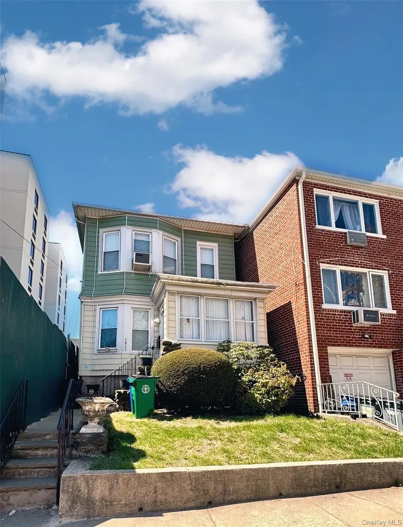 1811 Parkview Avenue Bronx NY 10461