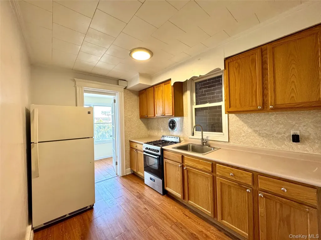 1811 Parkview Avenue Bronx NY 10461