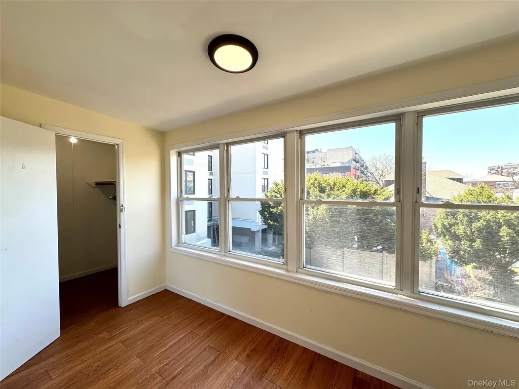 1811 Parkview Avenue Bronx NY 10461