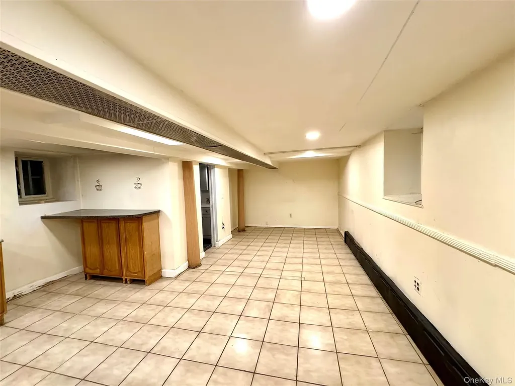 1811 Parkview Avenue Bronx NY 10461