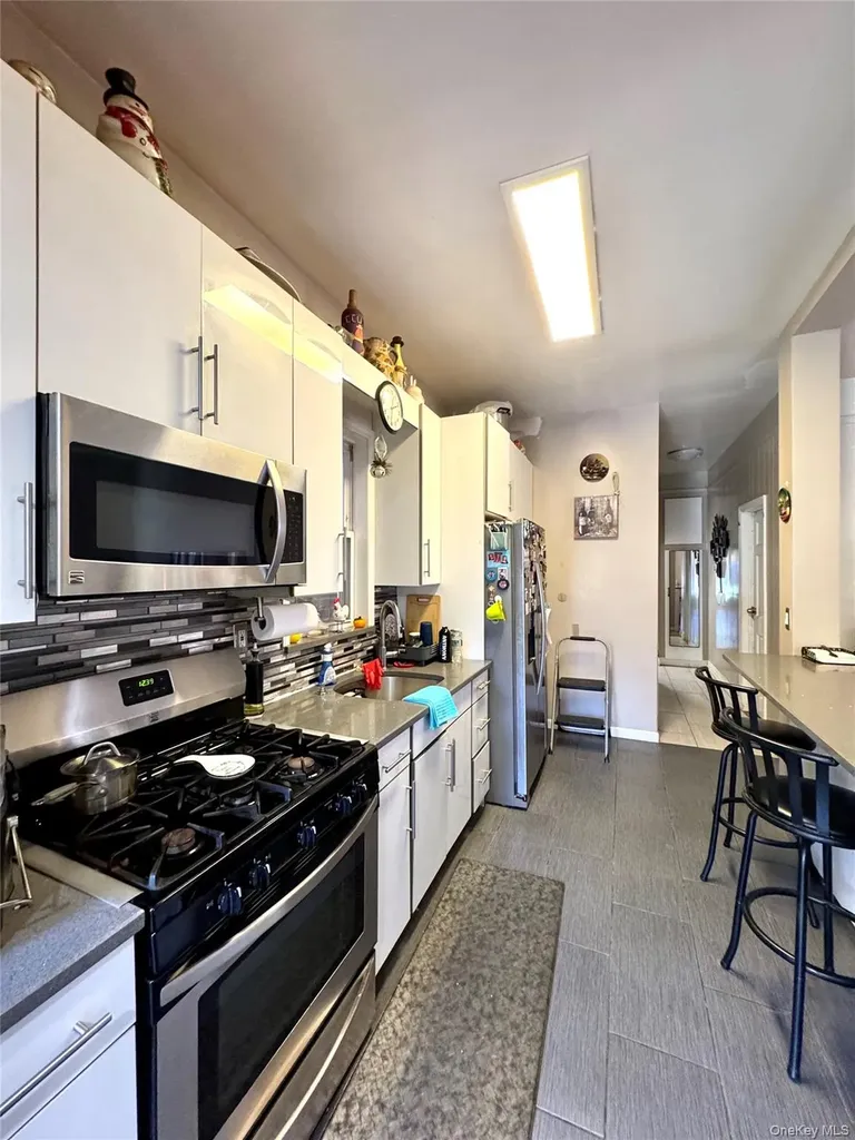 1811 Parkview Avenue Bronx NY 10461