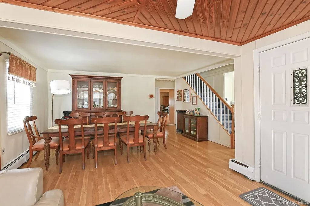 78 Center Lane Levittown NY 11756