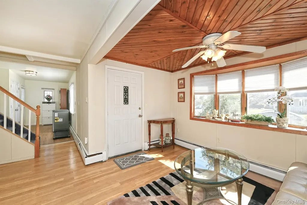 78 Center Lane Levittown NY 11756
