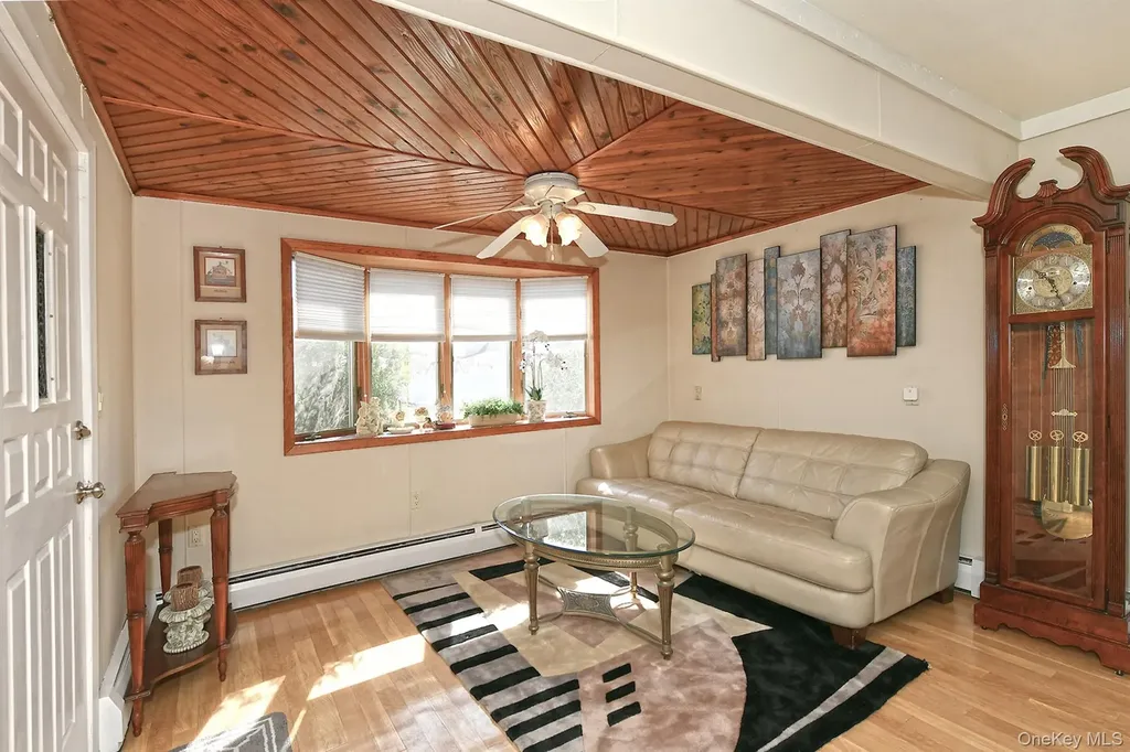 78 Center Lane Levittown NY 11756