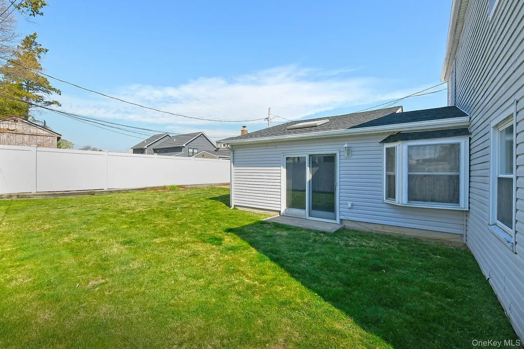 78 Center Lane Levittown NY 11756