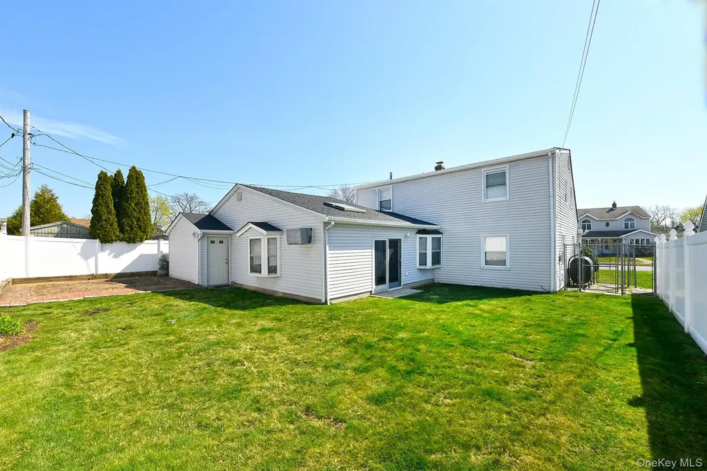 78 Center Lane Levittown NY 11756