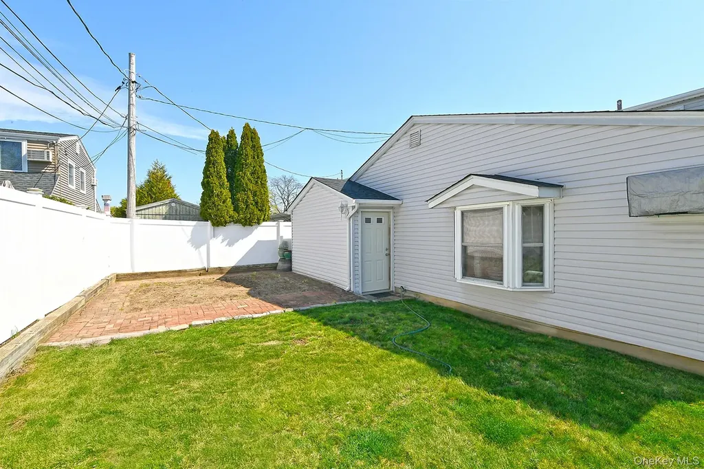 78 Center Lane Levittown NY 11756