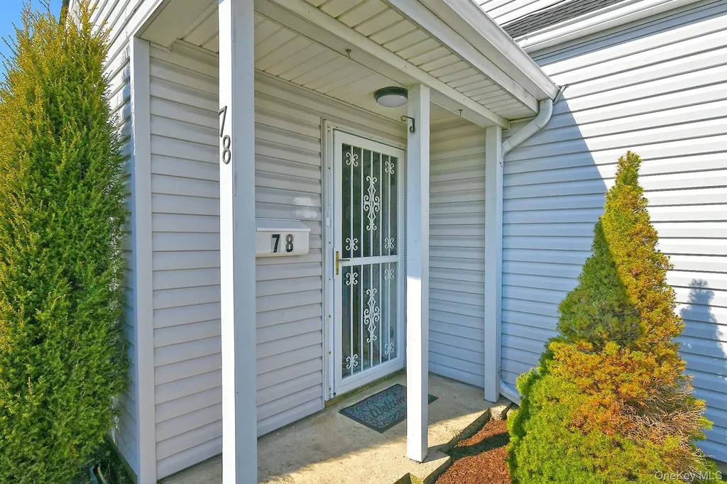 78 Center Lane Levittown NY 11756
