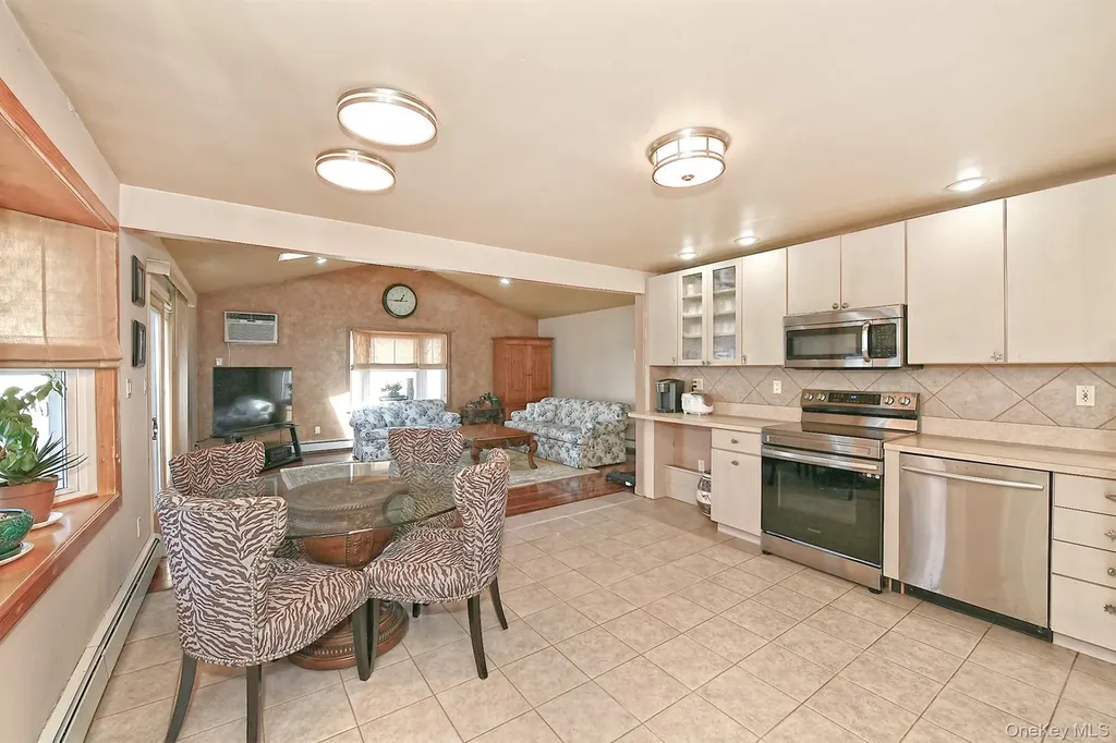78 Center Lane Levittown NY 11756