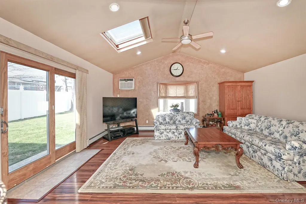 78 Center Lane Levittown NY 11756