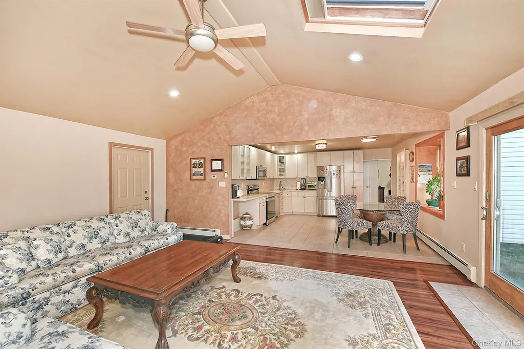 78 Center Lane Levittown NY 11756