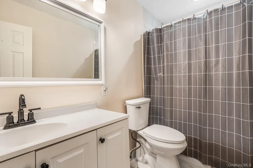 65 39th Street Islip NY 11751