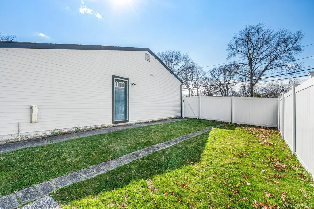 65 39th Street Islip NY 11751