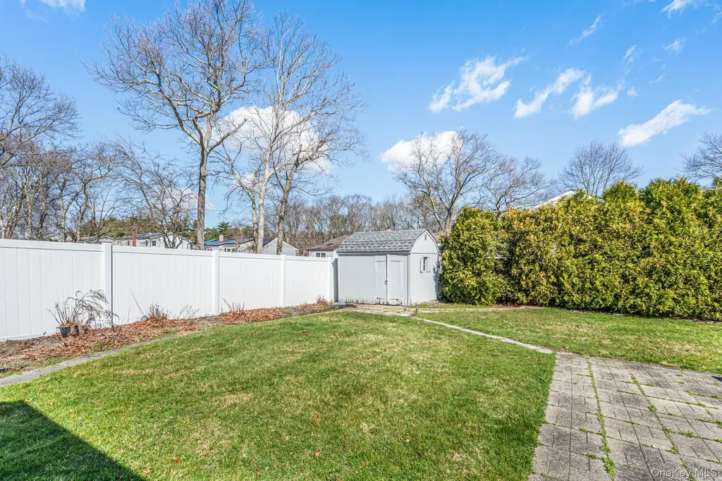 65 39th Street Islip NY 11751
