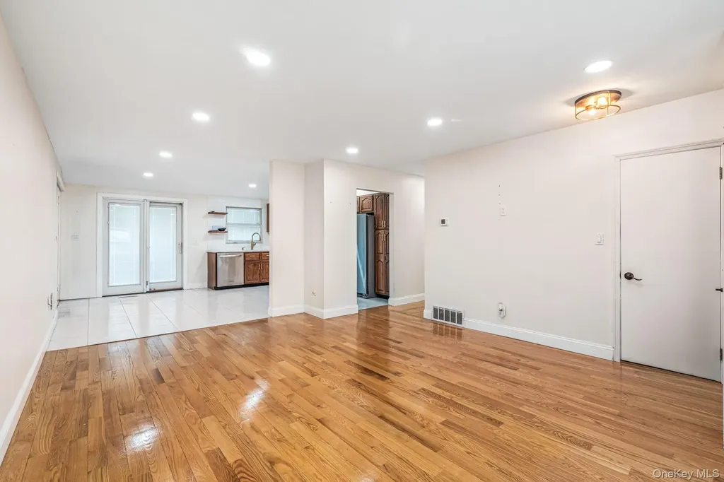 65 39th Street Islip NY 11751