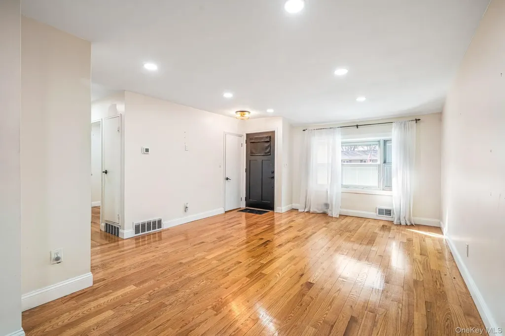 65 39th Street Islip NY 11751